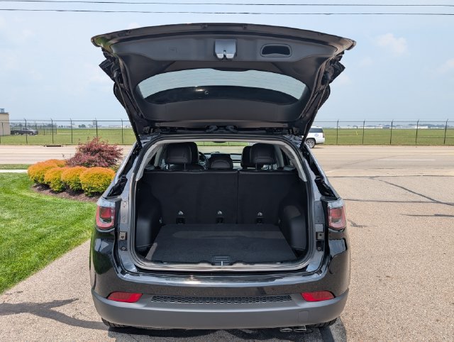 Used 2022 Jeep Compass Limited AWD/4WD image 9