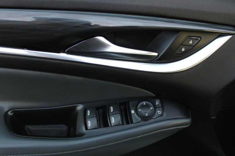 Used 2022 Buick Enclave Essence image 15