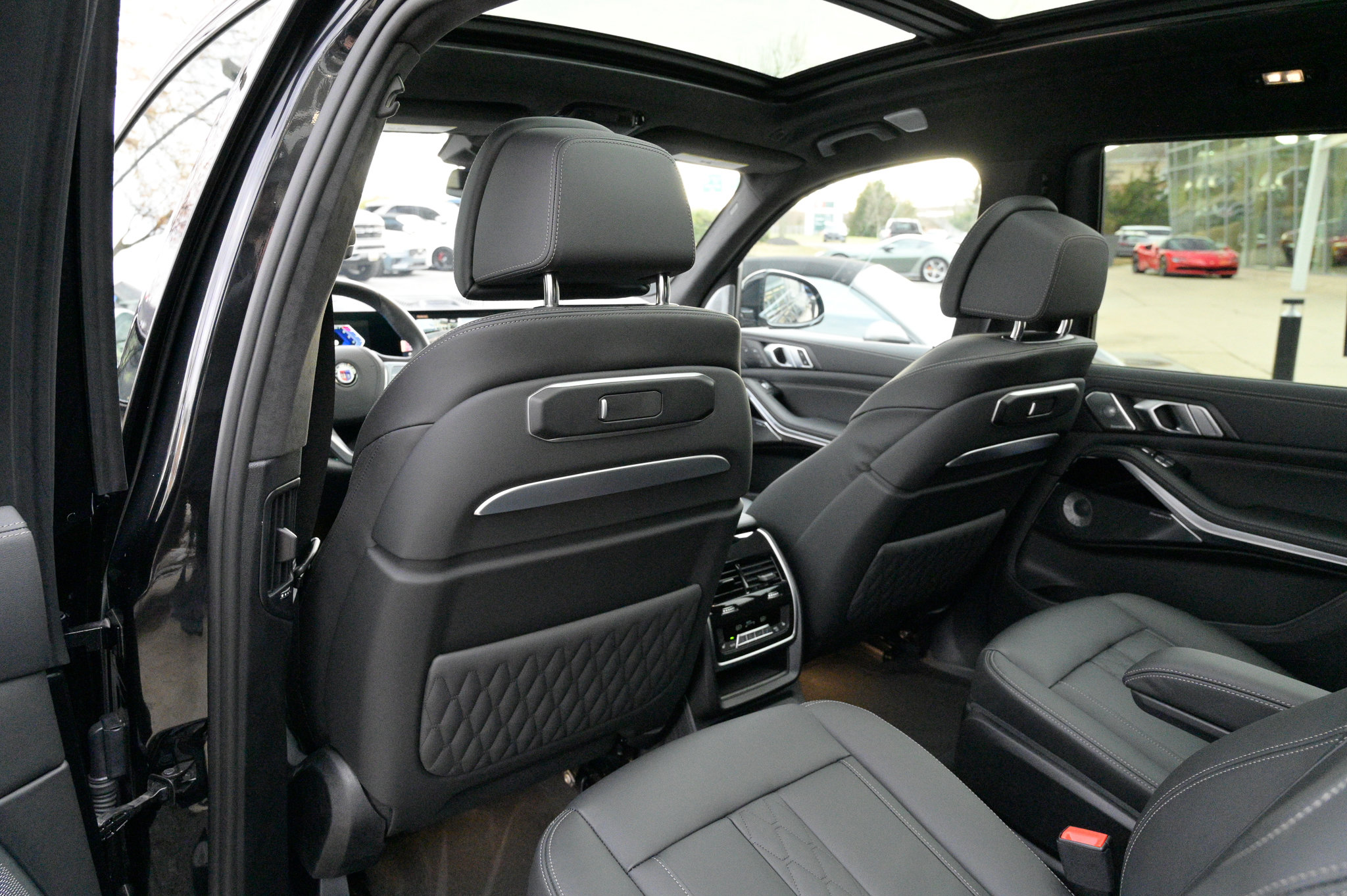 Used 2025 BMW ALPINA XB7 image 36