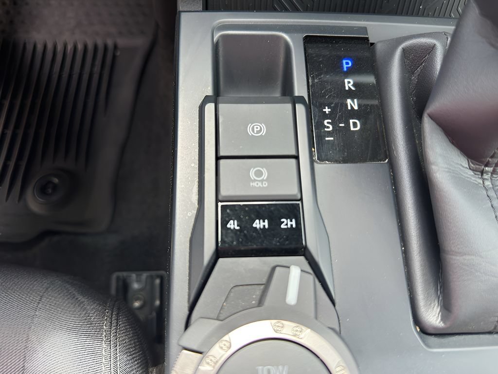 Used 2024 Toyota Tacoma SR5 AWD/4WD image 25