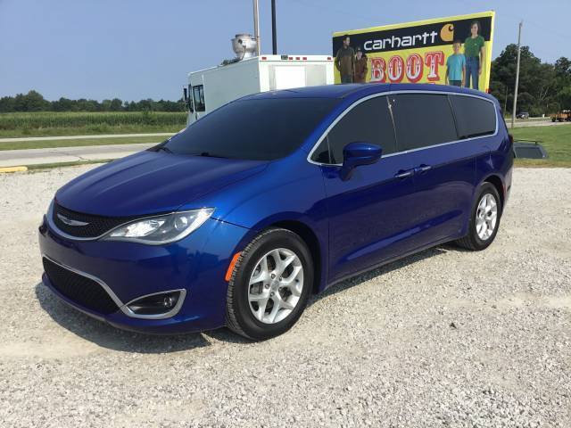 Used 2018 Chrysler Pacifica Touring Plus w/ Tire & Wheel Group FWD image 7