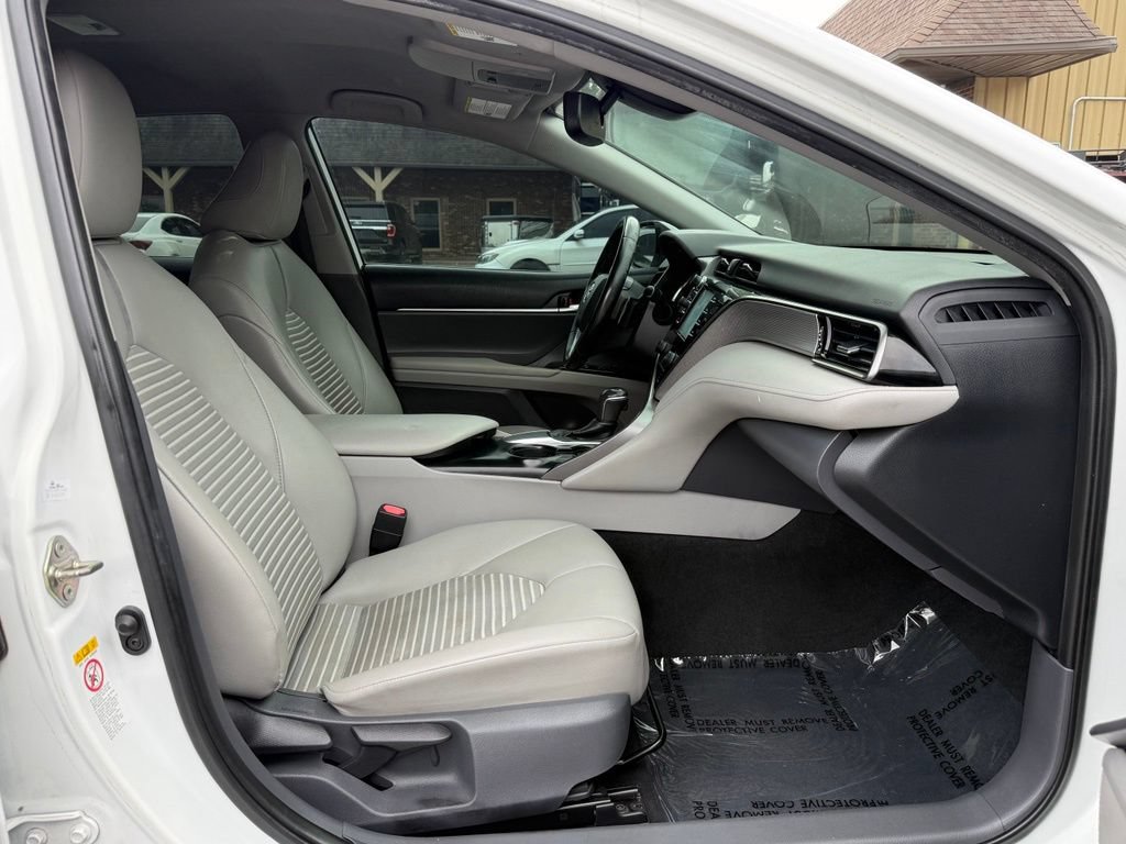 Used 2019 Toyota Camry SE w/ Convenience Package FWD image 20