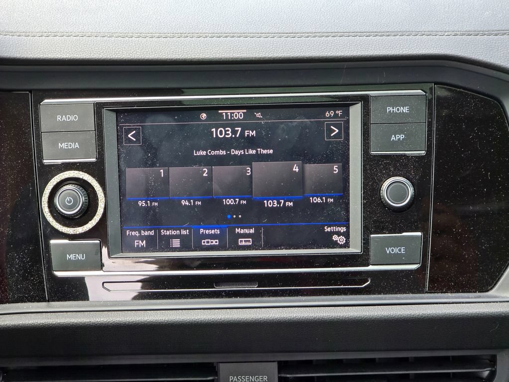 Used 2024 Volkswagen Jetta SE FWD image 7