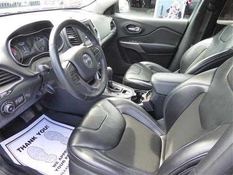 Used 2019 Jeep Cherokee Latitude Plus w/ Comfort/Convenience Group image 16