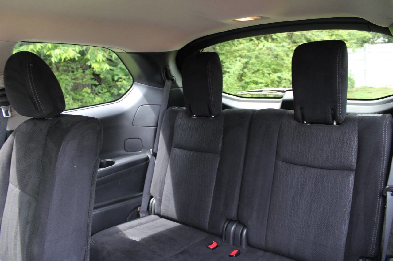 Used 2014 Nissan Pathfinder S image 29