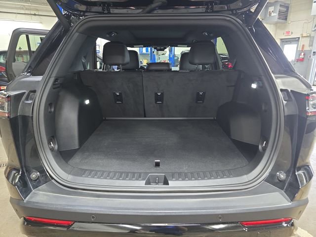Used 2025 Chevrolet Equinox RS w/ Safety and Technology Package image 16