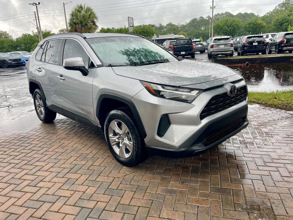 Used 2025 Toyota RAV4 XLE FWD image 5