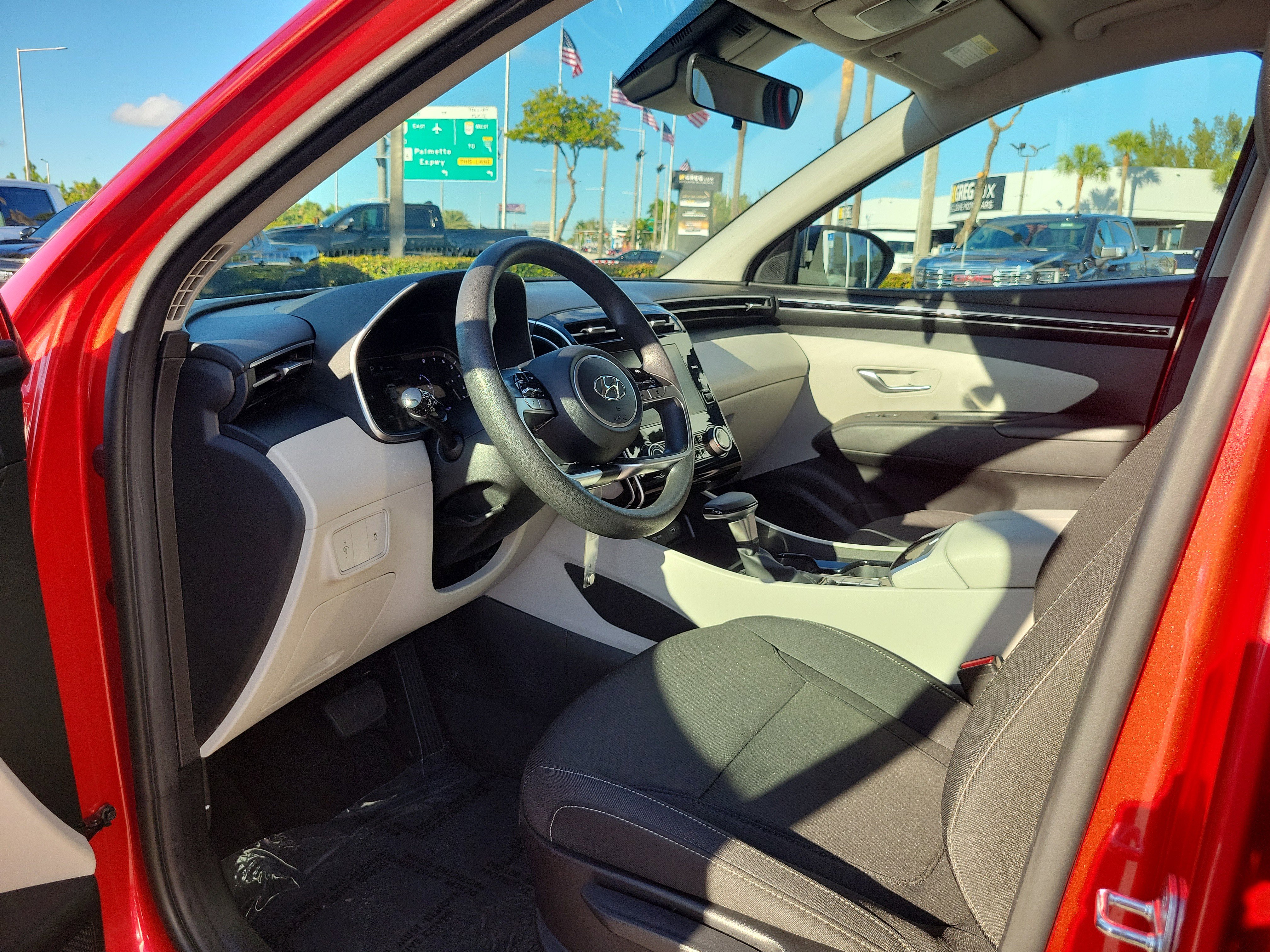 Used 2023 Hyundai Tucson SE image 9