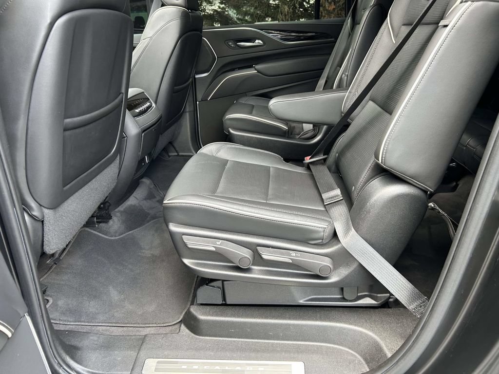 Used 2023 Cadillac Escalade ESV Sport w/ LPO, ONYX Package AWD/4WD image 13