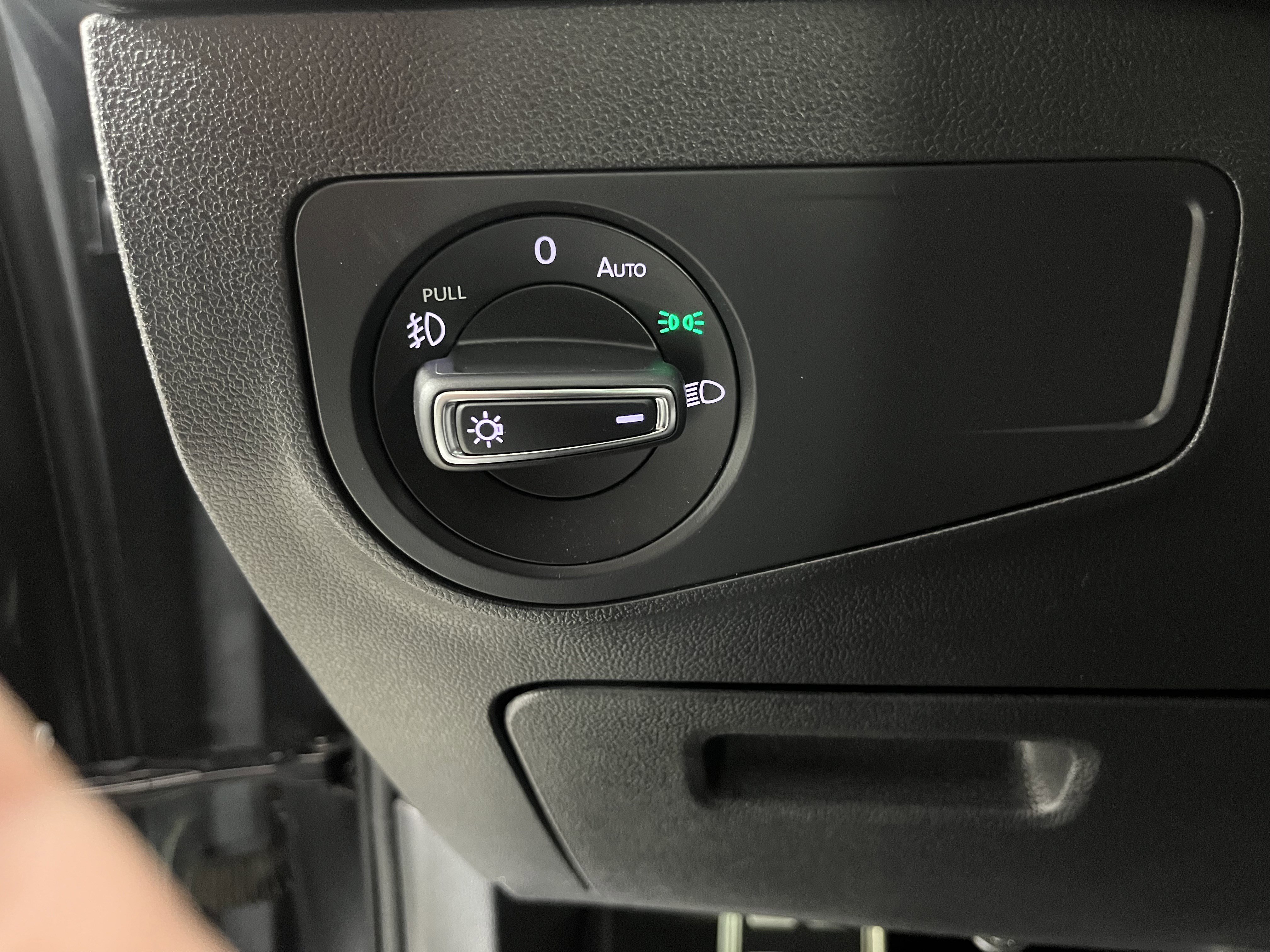 Used 2020 Volkswagen Tiguan SE R-Line image 21