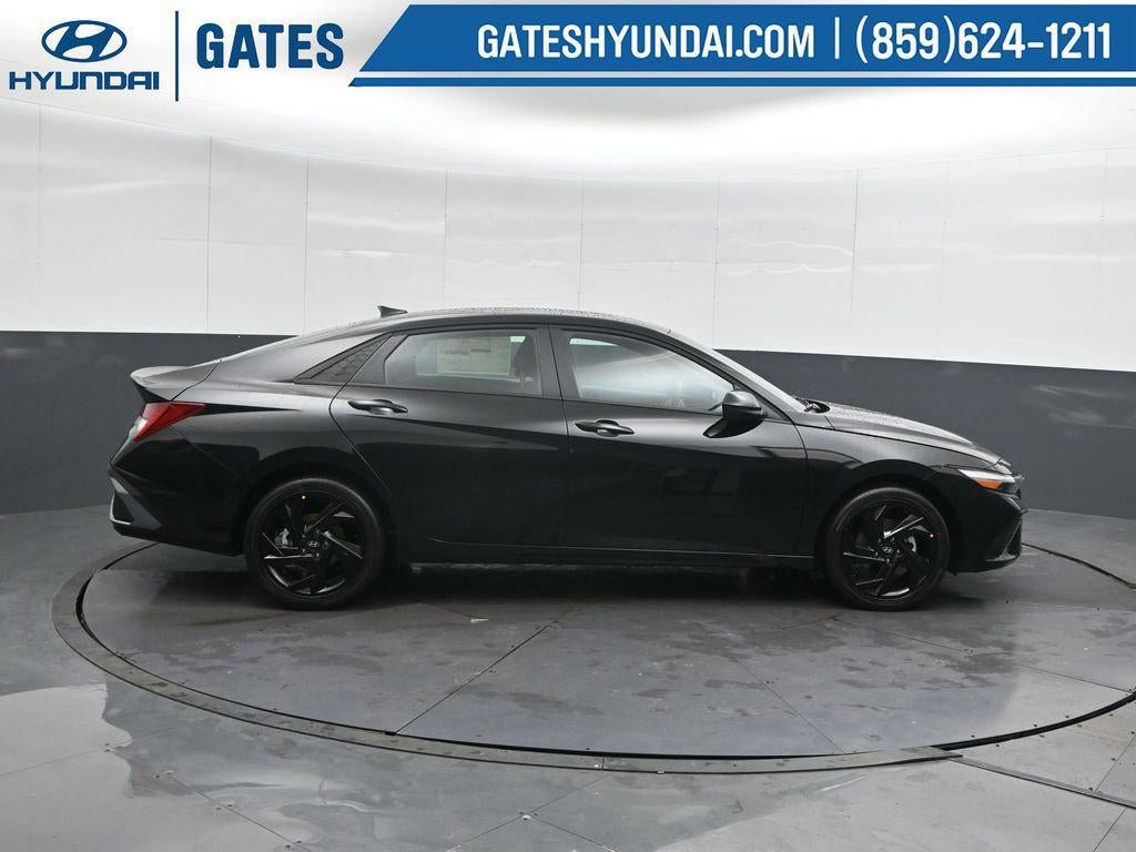 New 2026 Hyundai Elantra SEL FWD image 3