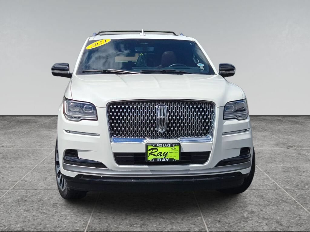 Used 2024 Lincoln Navigator Reserve AWD/4WD image 2