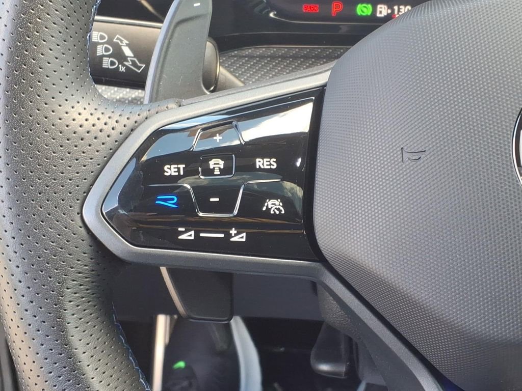 Used 2024 Volkswagen Golf R image 20