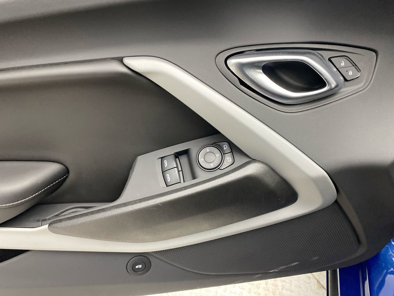 Used 2023 Chevrolet Camaro LT RWD image 12