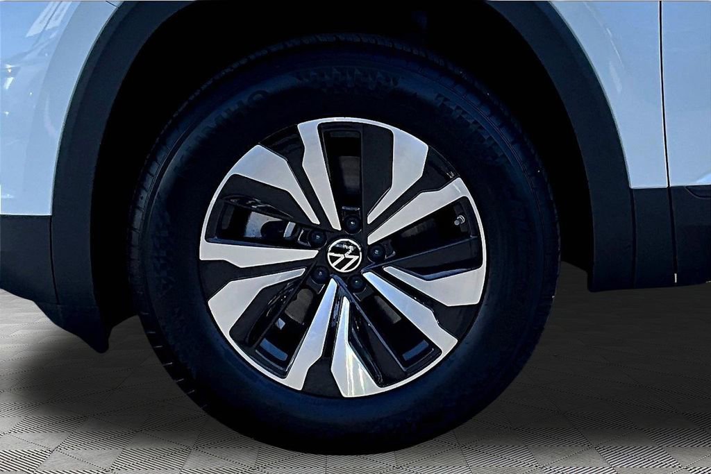 New 2026 Volkswagen Atlas Cross Sport SE image 30