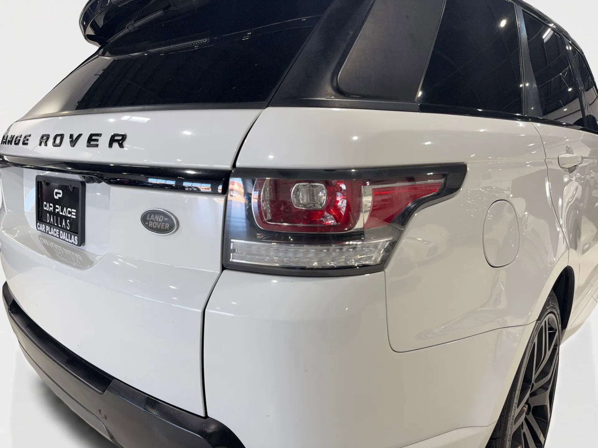 Used 2017 Land Rover Range Rover Sport HSE Dynamic image 14