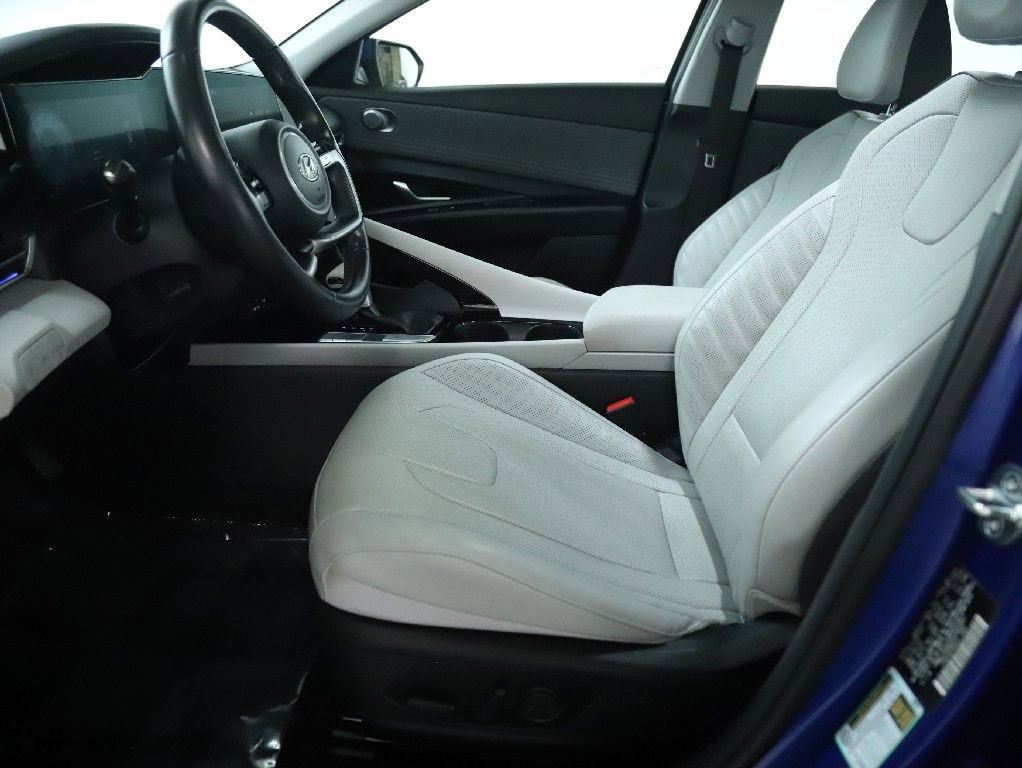 Used 2023 Hyundai Elantra Limited image 18