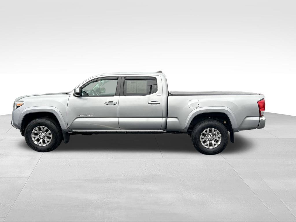 Used 2017 Toyota Tacoma SR5 AWD/4WD image 2