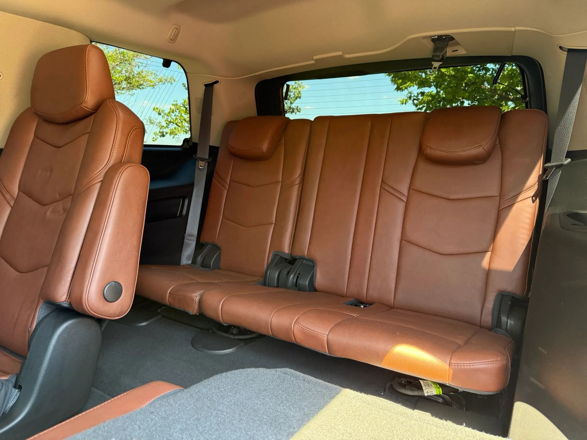 Used 2018 Cadillac Escalade Premium Luxury AWD/4WD image 12