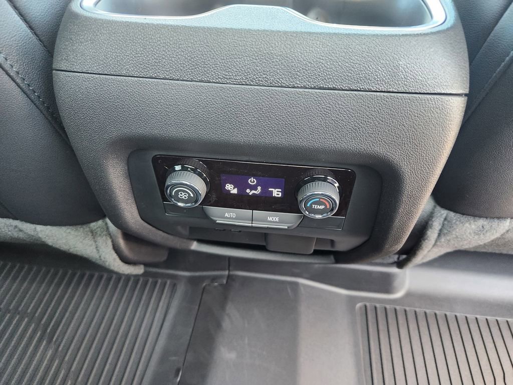 New 2026 Chevrolet Traverse LT w/ Sun and Wheel Package image 9