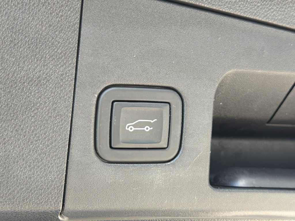 Certified 2023 Cadillac XT4 Premium Luxury FWD image 14