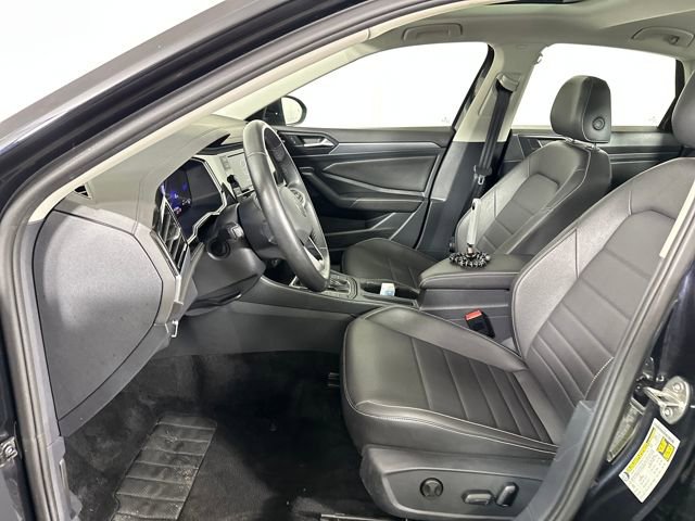 Used 2024 Volkswagen Jetta SE image 11