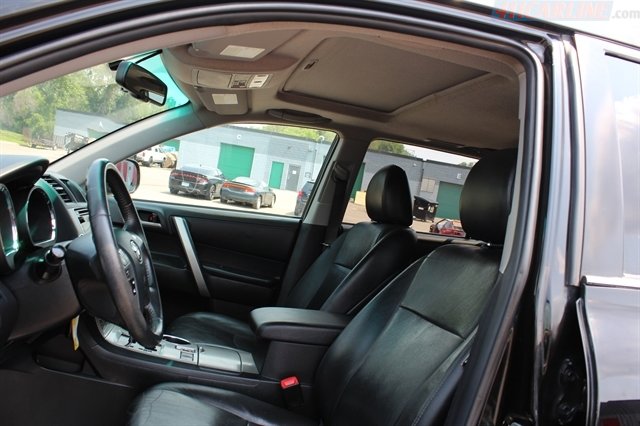 Used 2013 Toyota Highlander SE image 10
