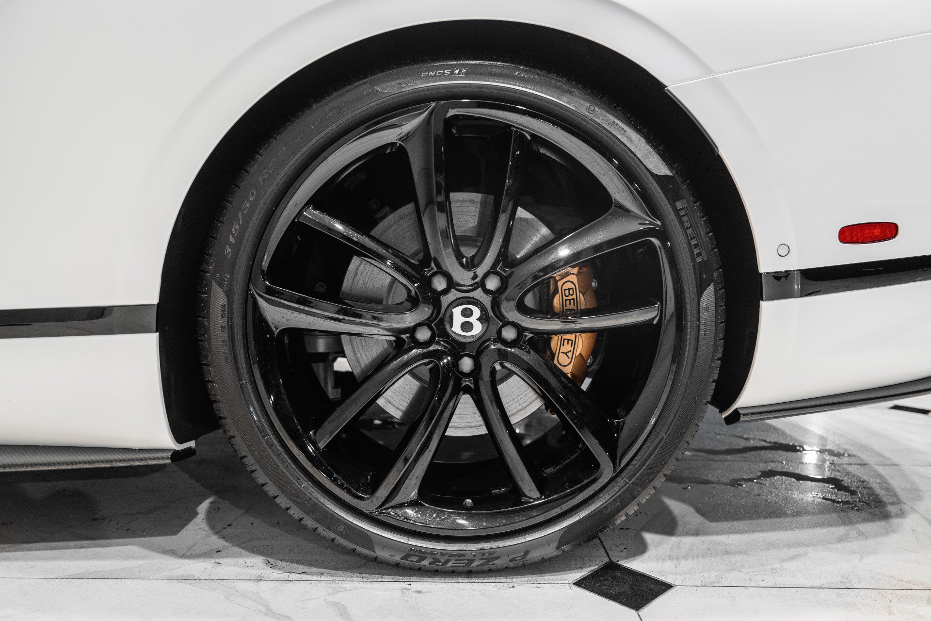 New 2024 Bentley Continental GT V8 AWD/4WD image 16