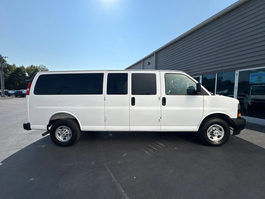 Used 2025 Chevrolet Express 3500 LS RWD image 9