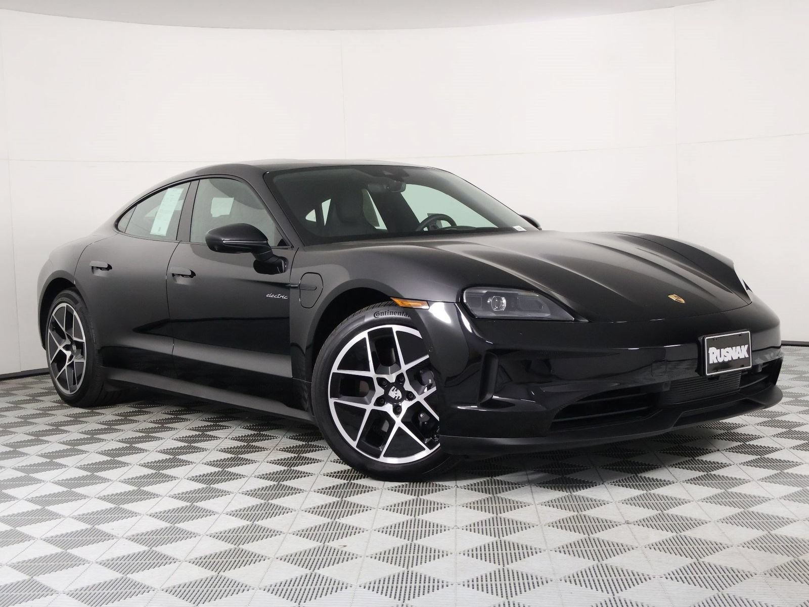 Certified 2026 Porsche Taycan AWD/4WD image 9
