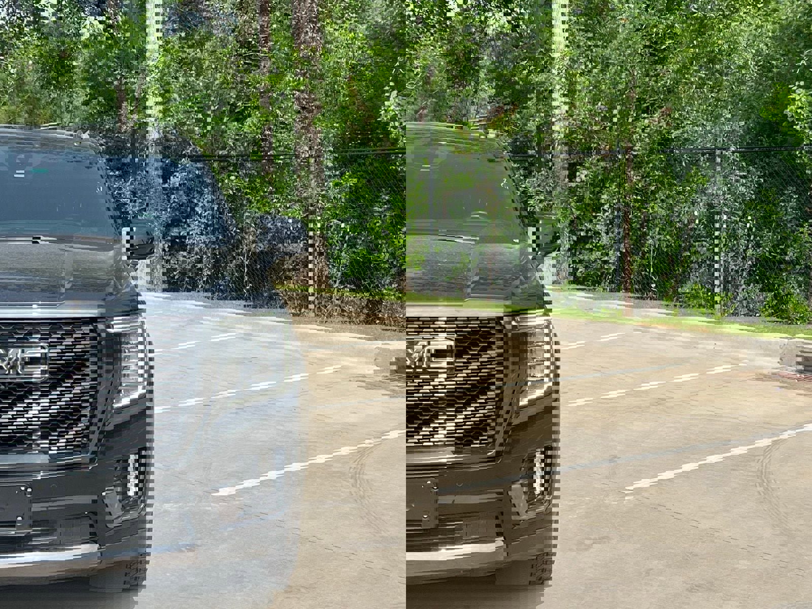 Used 2023 GMC Yukon Denali Ultimate AWD/4WD image 3