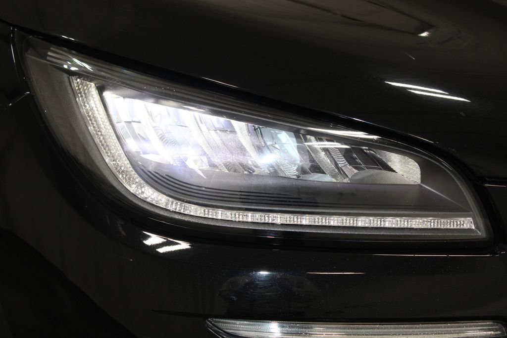 Used 2024 Lincoln Corsair AWD w/ Equipment Group 101A image 12