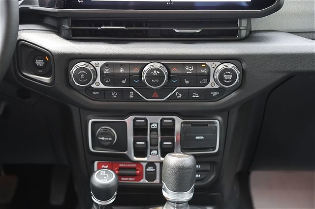 New 2025 Jeep Gladiator Willys image 13