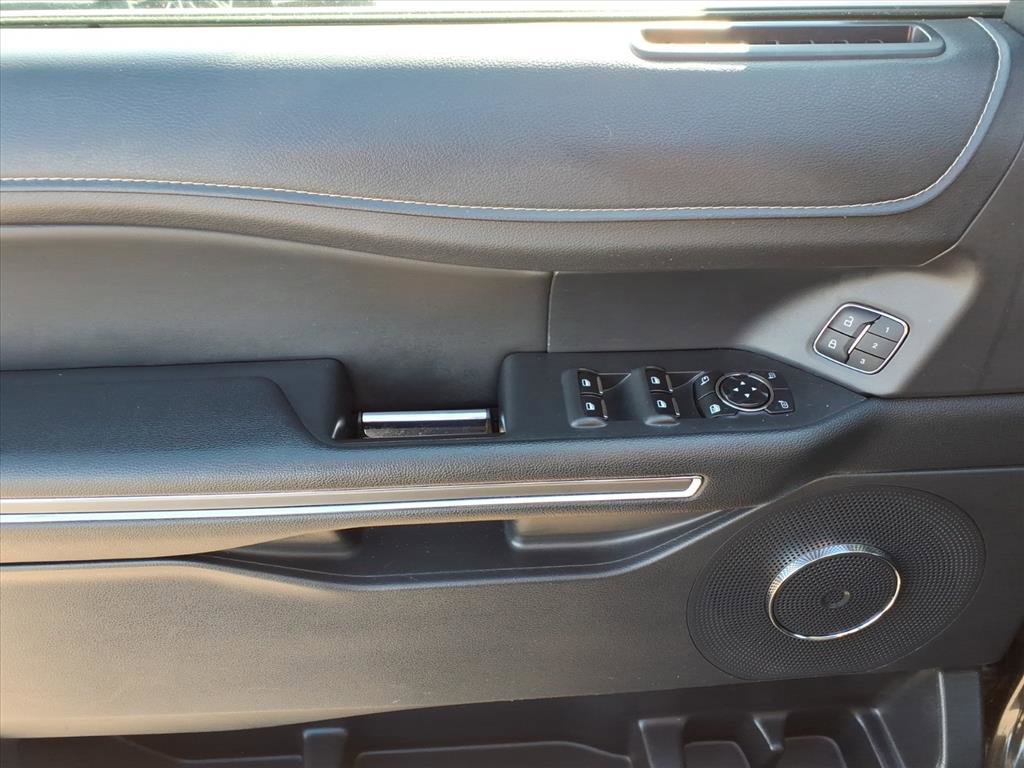 Used 2024 Ford Expedition XLT image 10