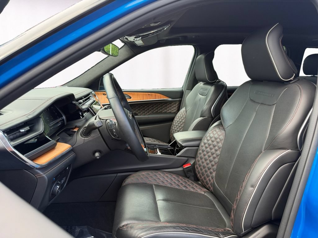 Used 2023 Jeep Grand Cherokee Summit AWD/4WD image 9