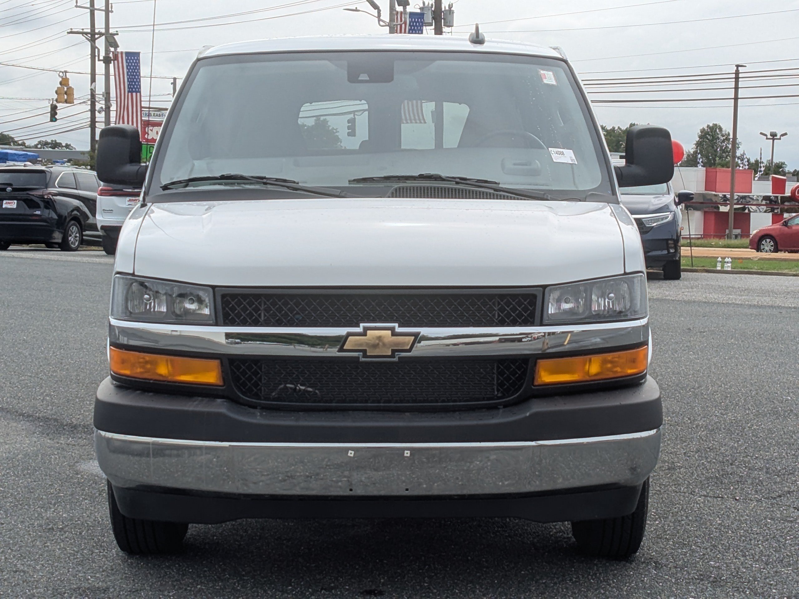 Used 2025 Chevrolet Express 3500 LT w/ LT Preferred Equipment Group RWD image 2