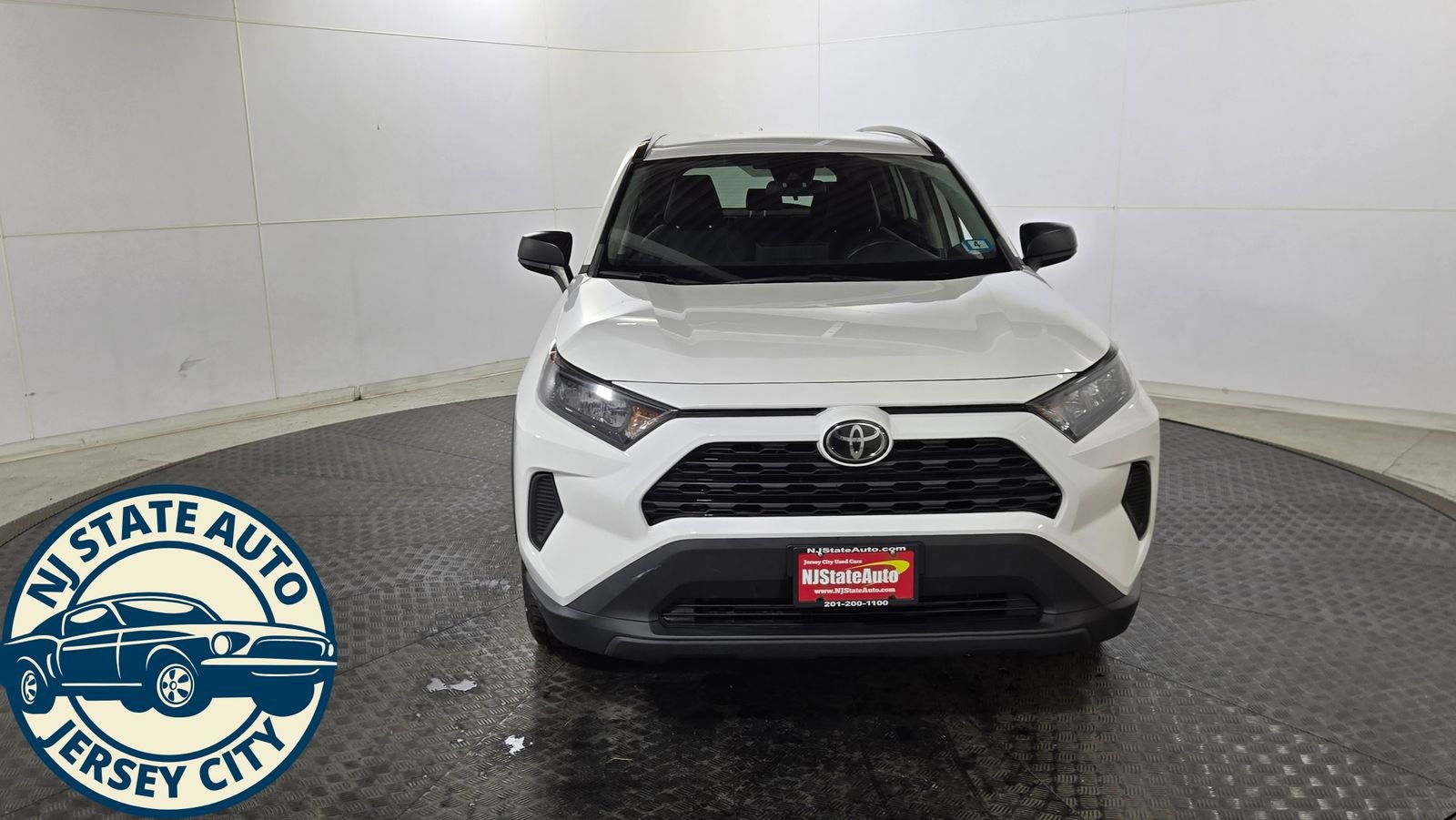 Used 2020 Toyota RAV4 LE w/ All Weather Liner Package video 2