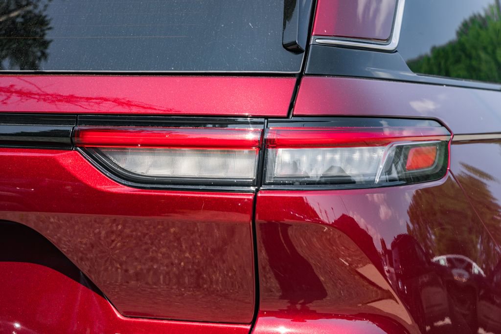 New 2025 Jeep Grand Cherokee Laredo X w/ Luxury Tech Group I image 6