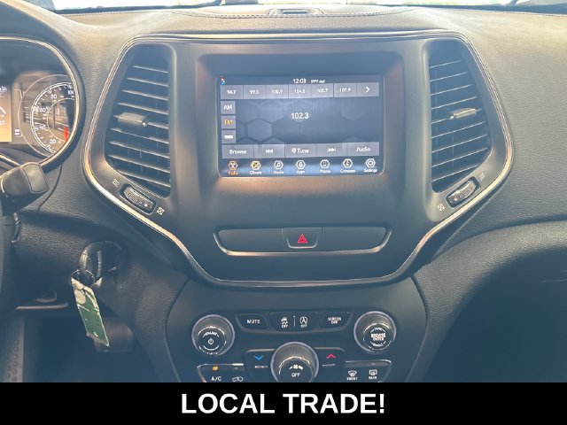 Used 2019 Jeep Cherokee Latitude w/ Popular Appearance Group AWD/4WD image 3
