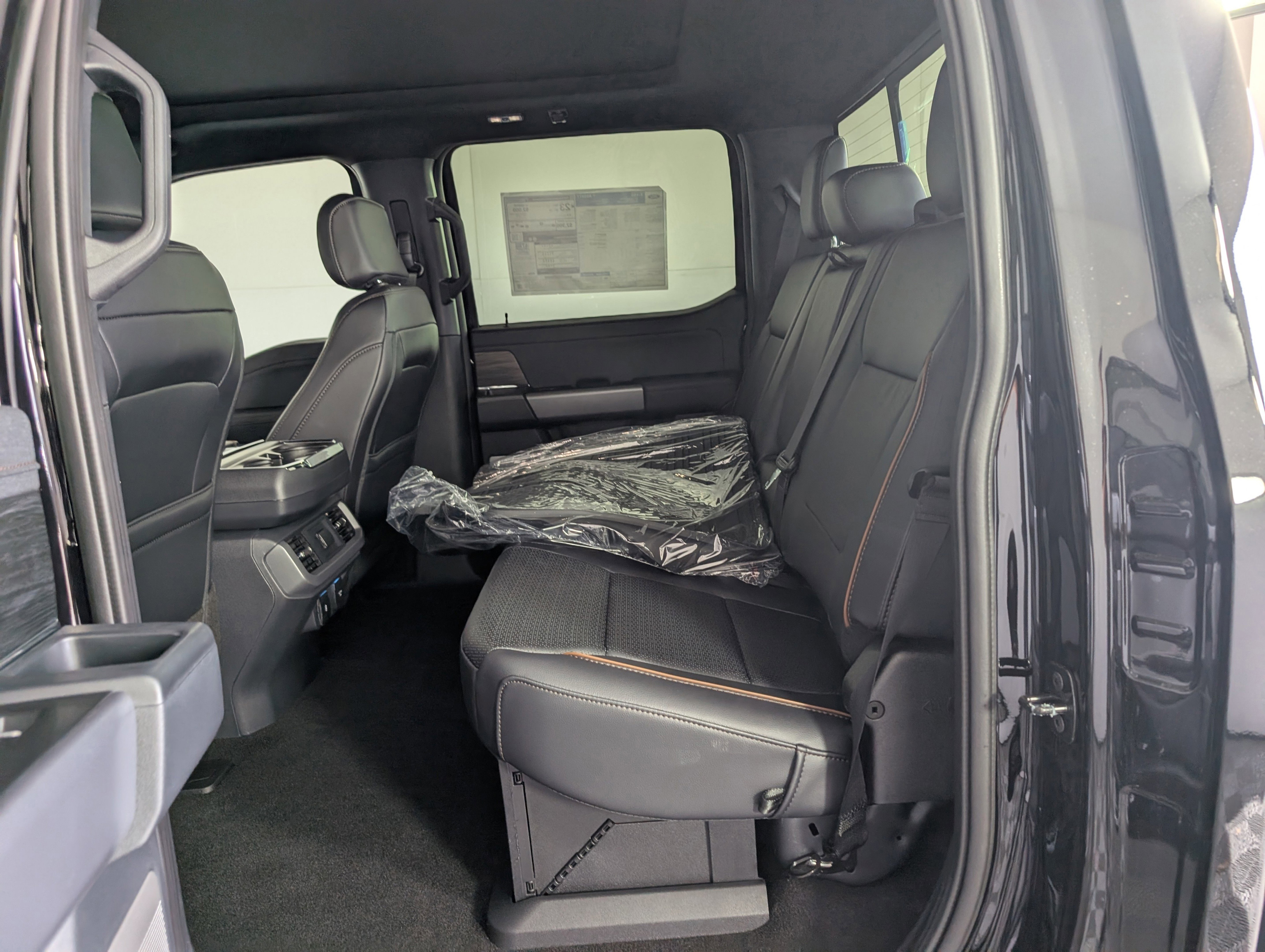 New 2025 Ford F150 Lariat w/ Equipment Group 501A Mid image 11