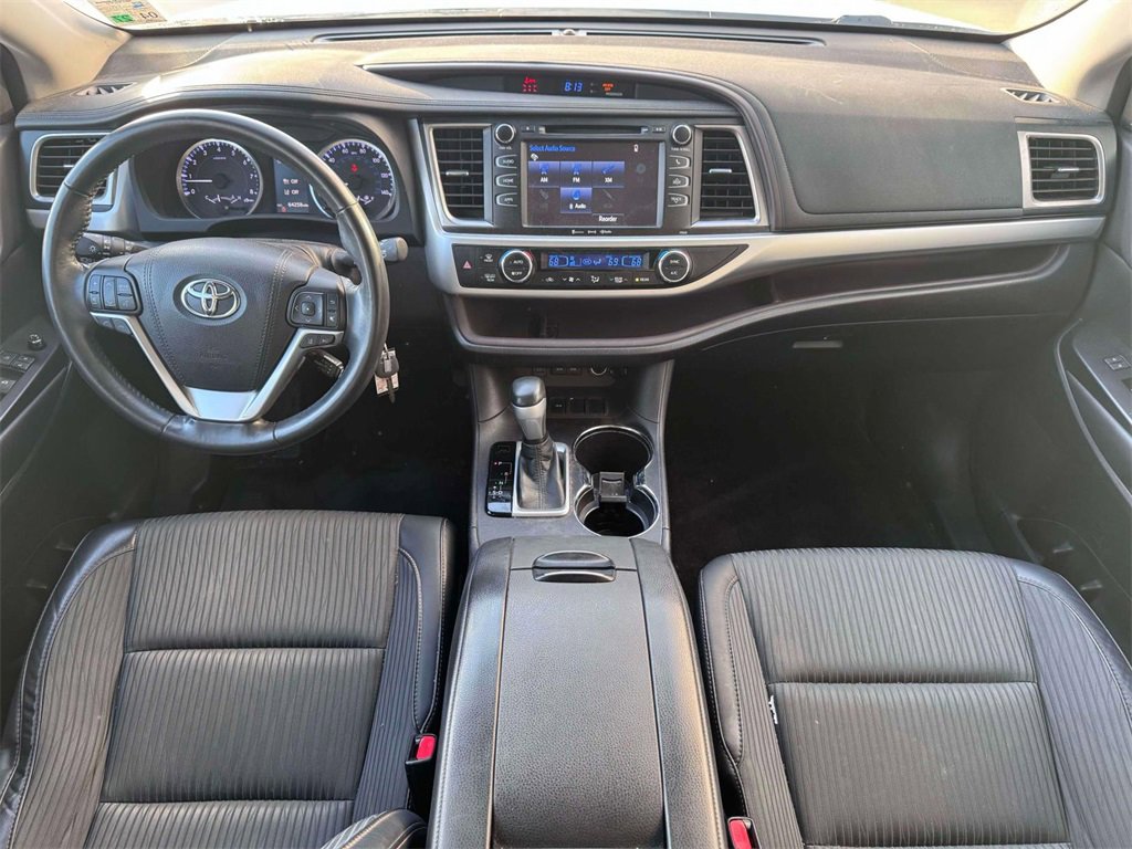 Used 2018 Toyota Highlander LE image 11