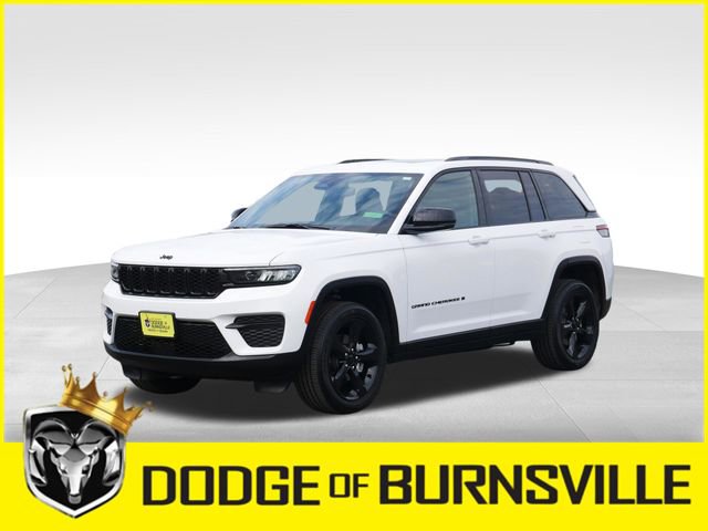 Used 2023 Jeep Grand Cherokee Altitude image 3