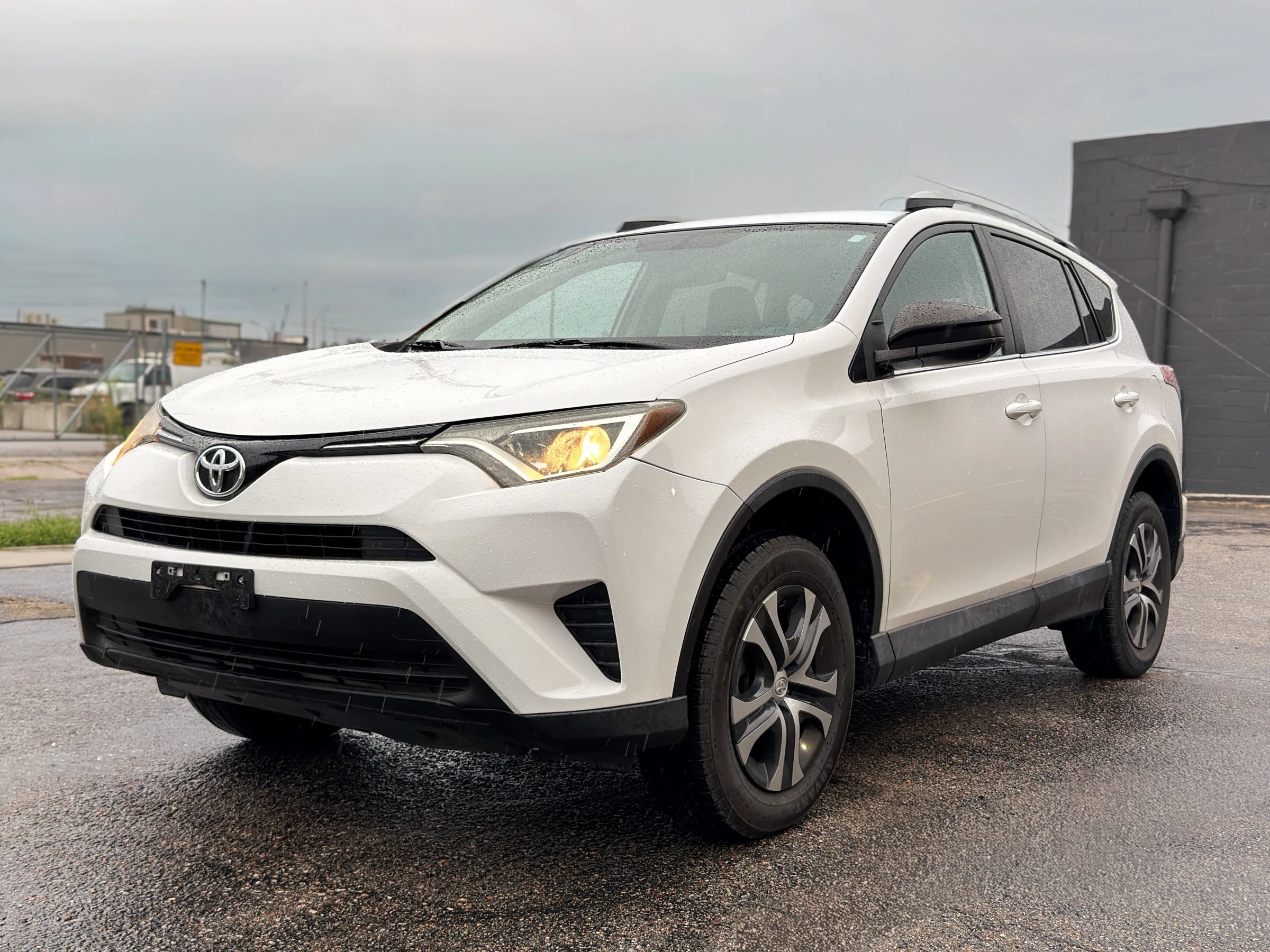 Used 2016 Toyota RAV4 LE FWD image 3
