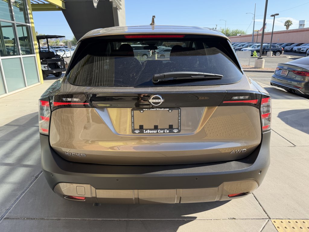Used 2025 Nissan Kicks SV AWD/4WD image 13