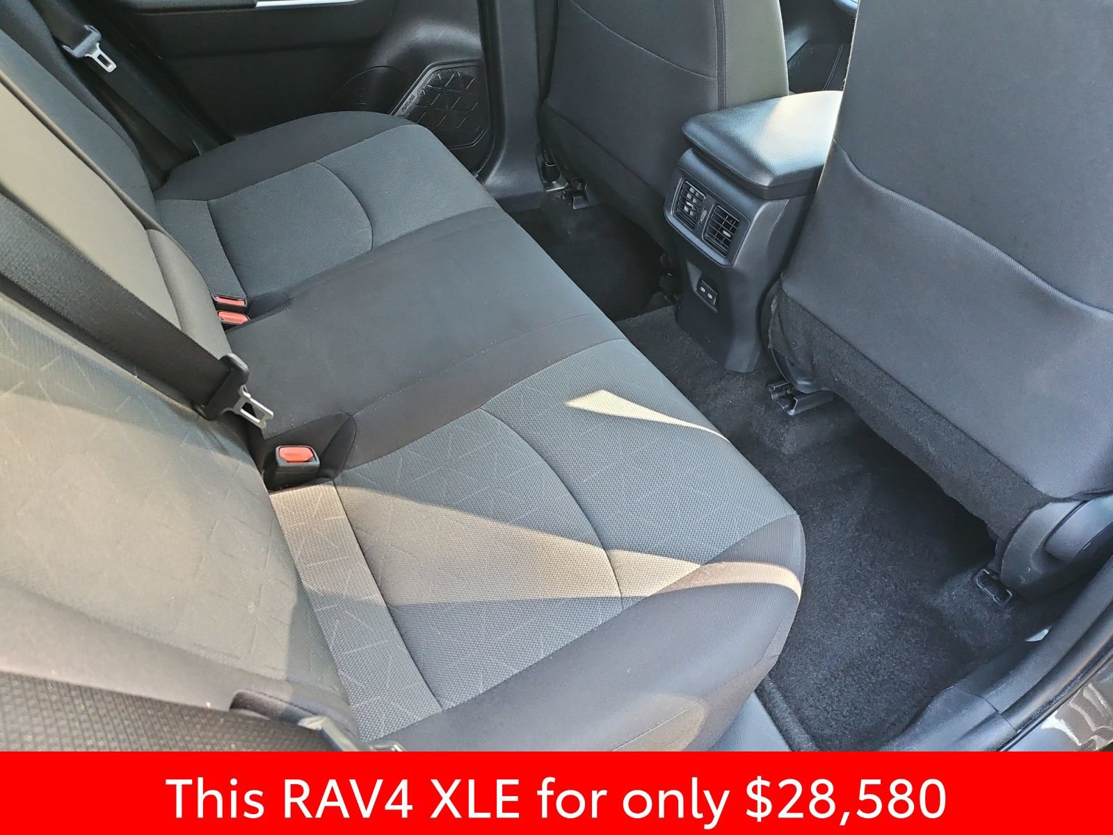 Used 2024 Toyota RAV4 XLE FWD image 32