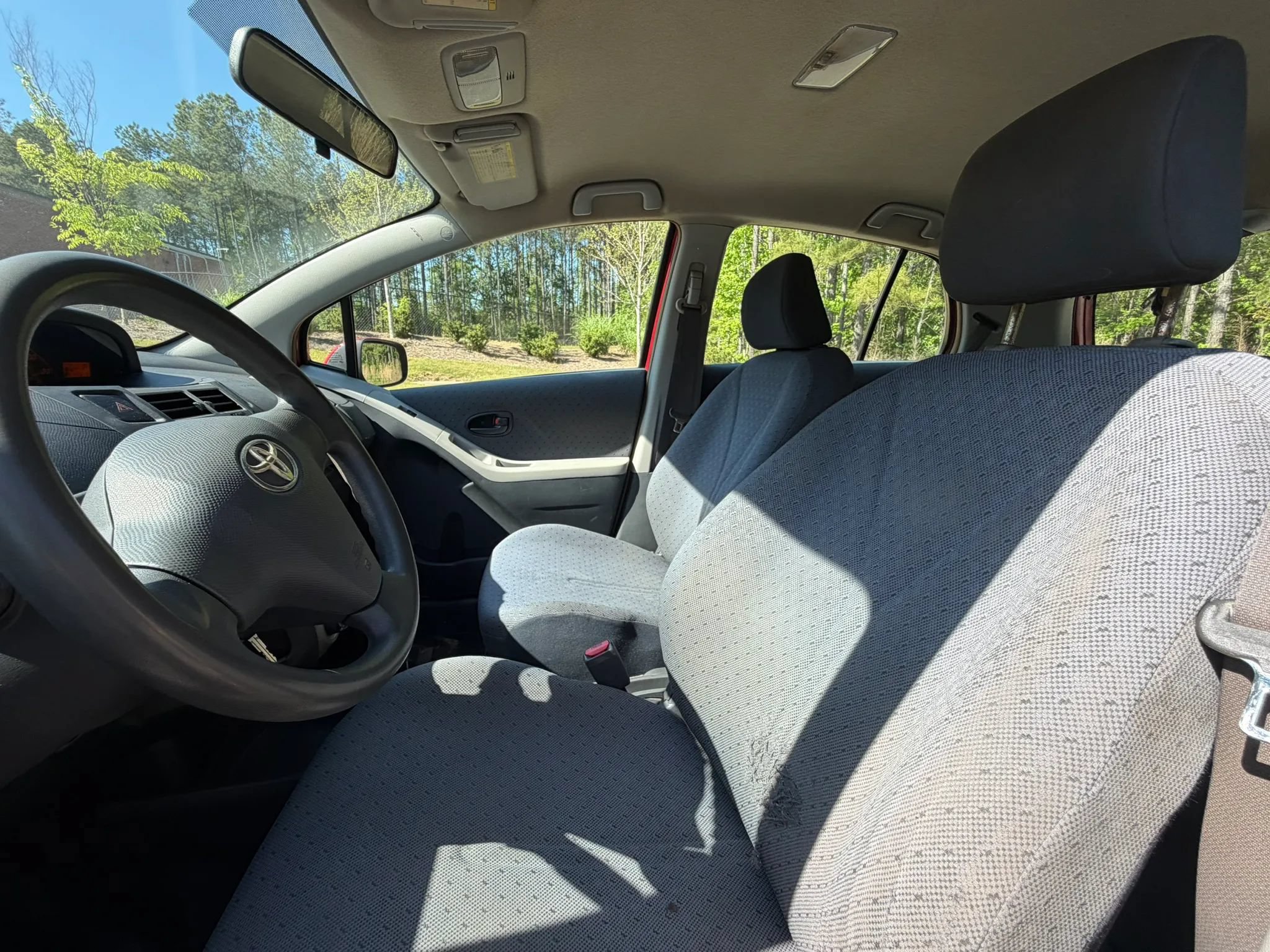 Used 2011 Toyota Yaris 4-Door Hatchback w/ PWR Pkg w/Steel Wheels FWD image 9