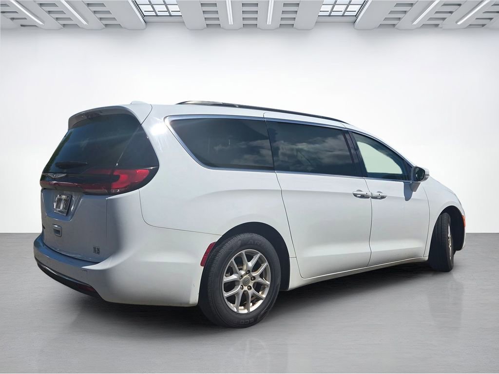 Used 2022 Chrysler Pacifica Touring-L FWD image 3