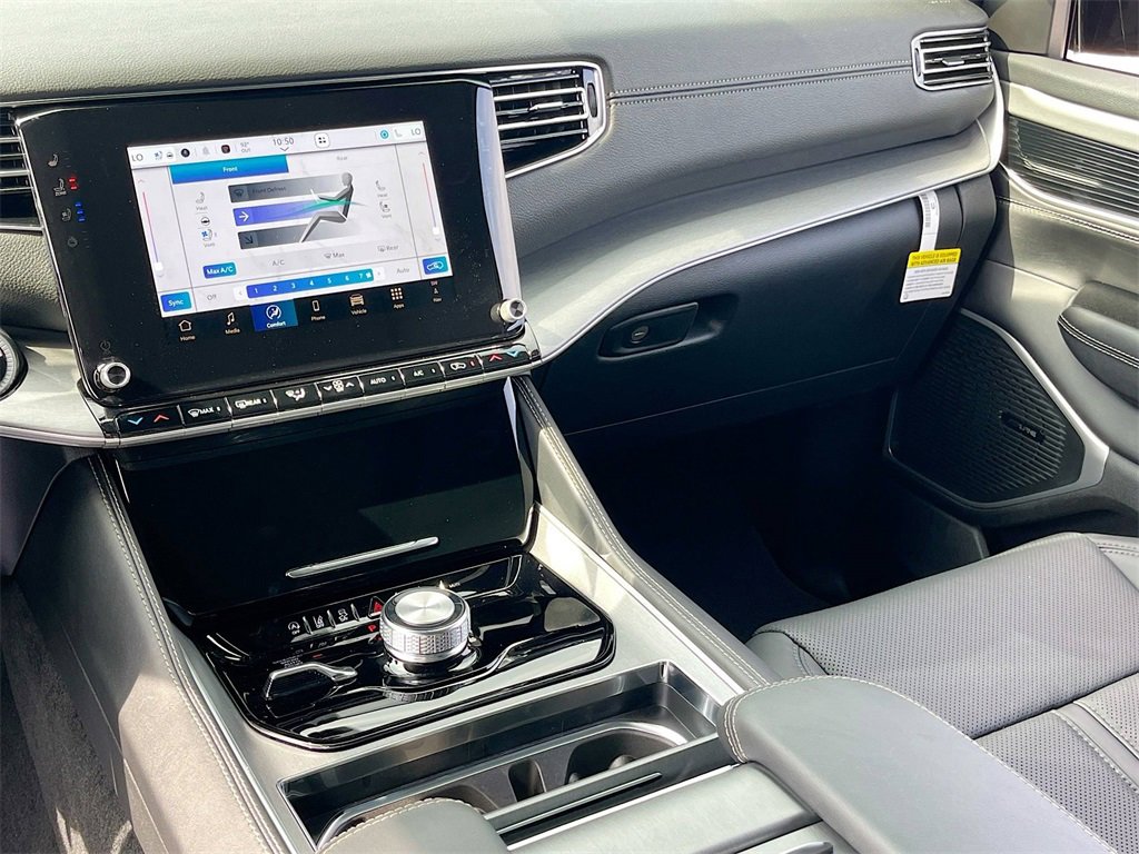 New 2025 Jeep Wagoneer L Series II w/ Premium Group I image 39