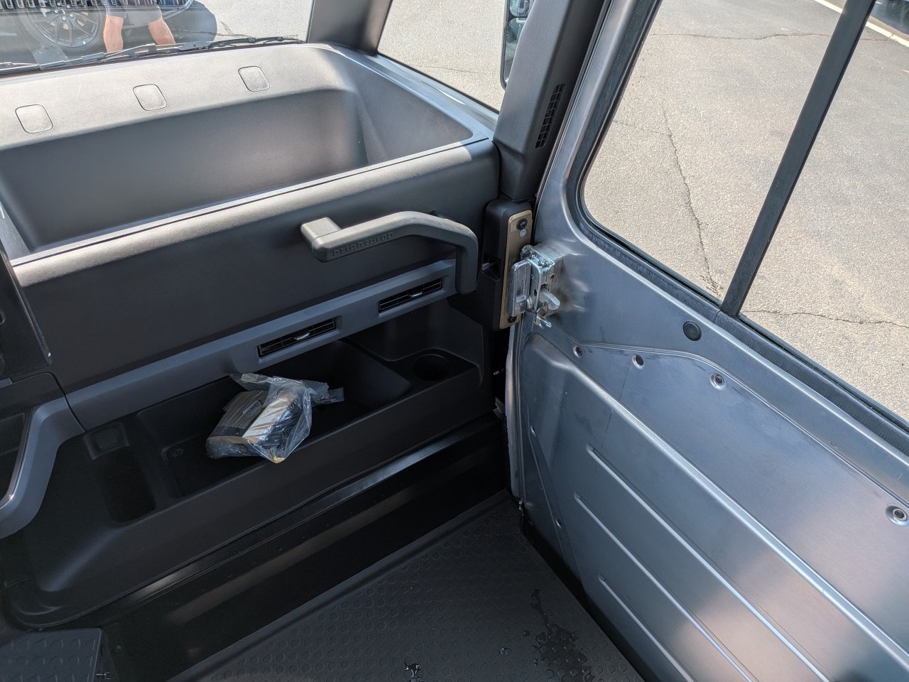 Used 2024 Chevrolet Brightdrop 400 w/ Commercial Equipment Package AWD/4WD image 18
