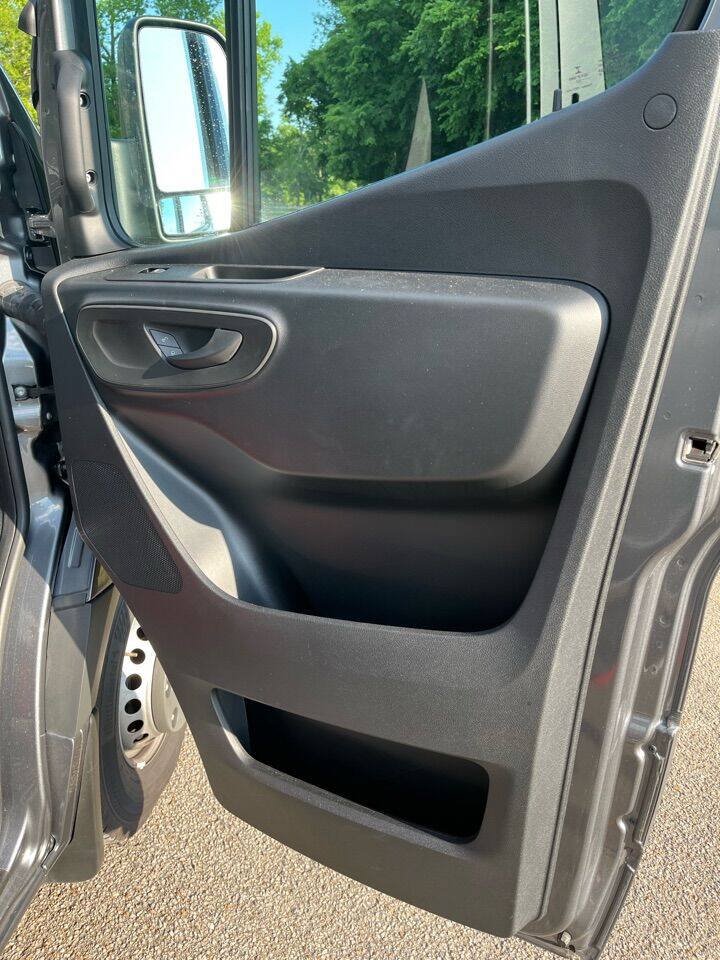 Used 2022 Mercedes-Benz Sprinter 4500 image 17